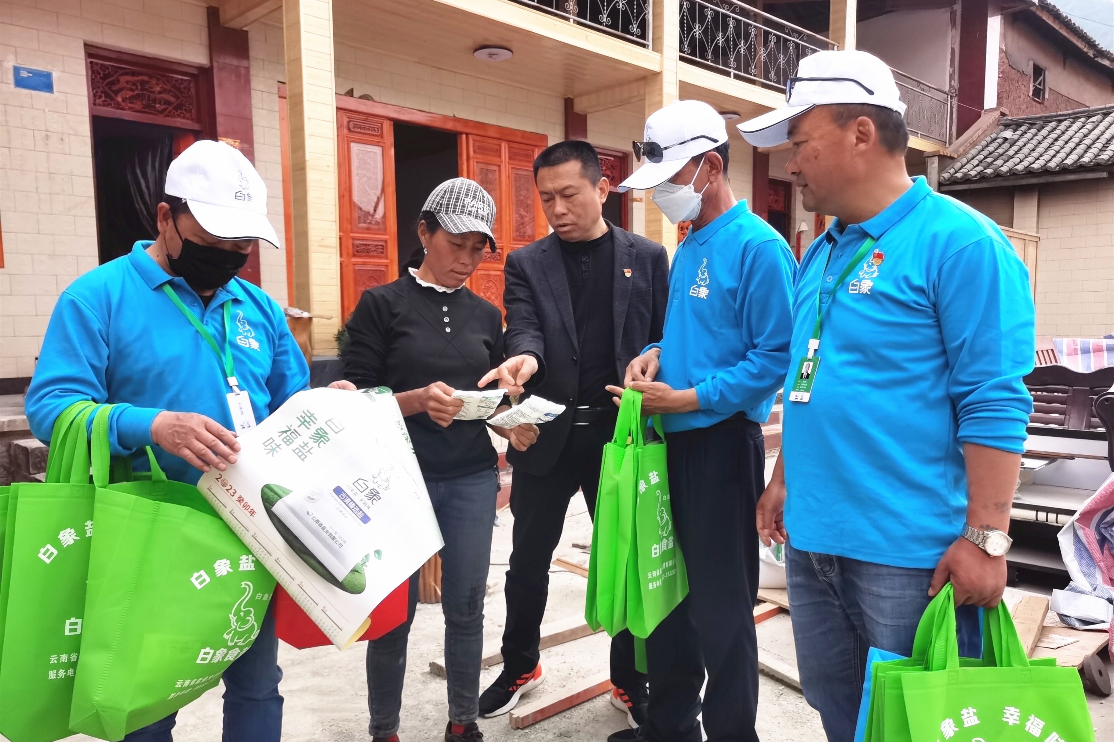 1685089398695389.jpg 宣传现场2 (1)_副本.jpg