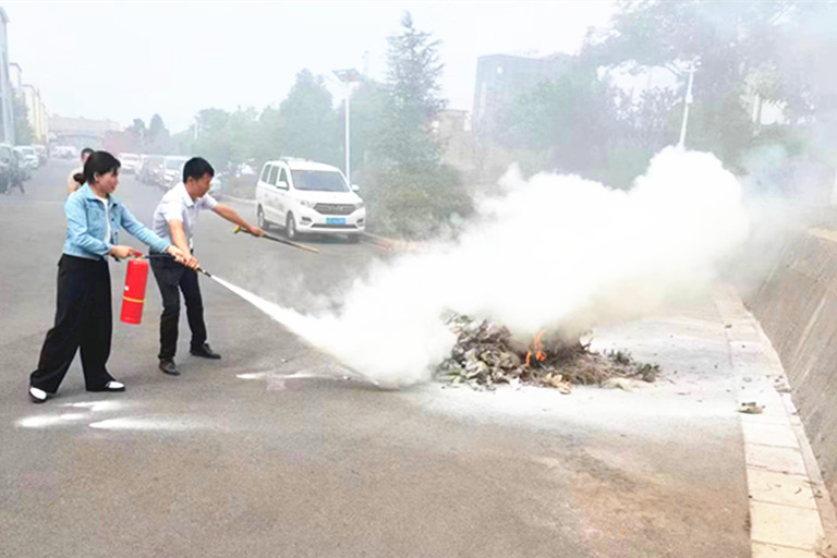 1688019711751371.jpg 灭火演练_副本.jpg