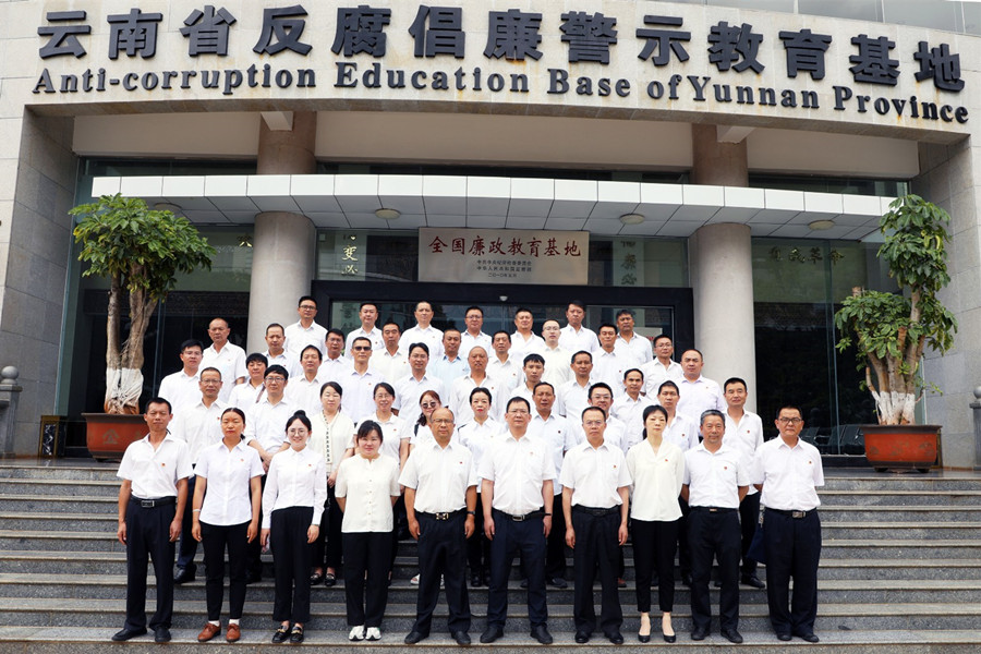 1690185909320224.jpg 合影_副本.jpg