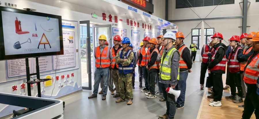 1747642493902803.jpg 各参建人员开展安全教育培训.jpg