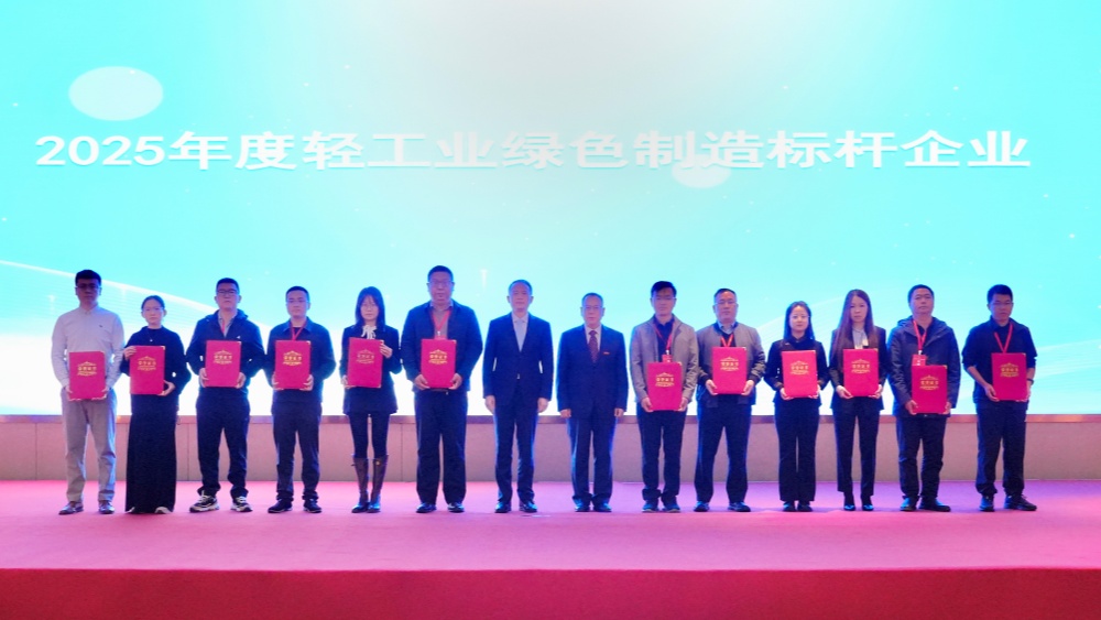 1763690690348590.jpg 颁奖合影_副本.jpg